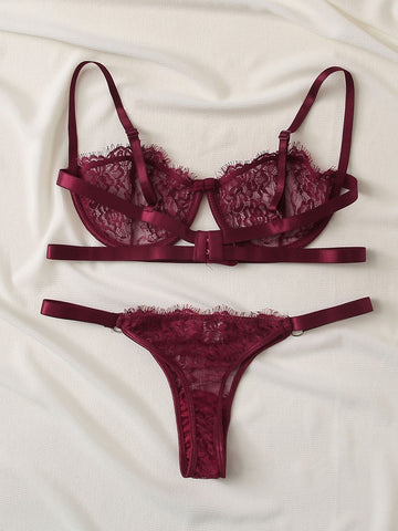 Set de lencería con encaje floral Set de lencería con encaje floral