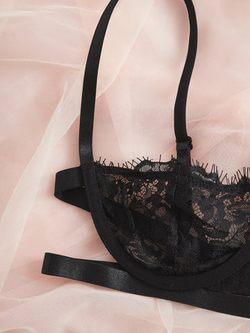 Set de lencería con encaje floral Set de lencería con encaje floral