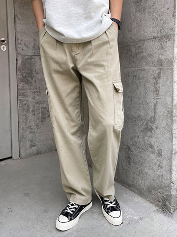 Pantalones cargo con bolsillo lateral con solapa Pantalones cargo con bolsillo lateral con solapa