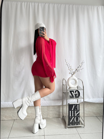 Set capa con falda en malla (incluye top, capa y falda)