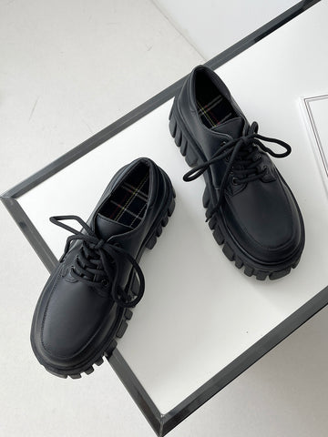Zapatos de plataforma Oxford negros con cordones minimalistas para mujer