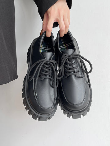 Zapatos de plataforma Oxford negros con cordones minimalistas para mujer