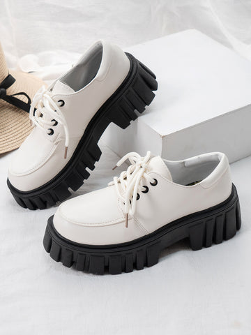 Zapatos de plataforma Oxford negros con cordones minimalistas para mujer
