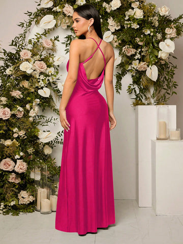 Vestido de dama de honor de espalda abierta con tira cruzada de muslo con abertura de satén