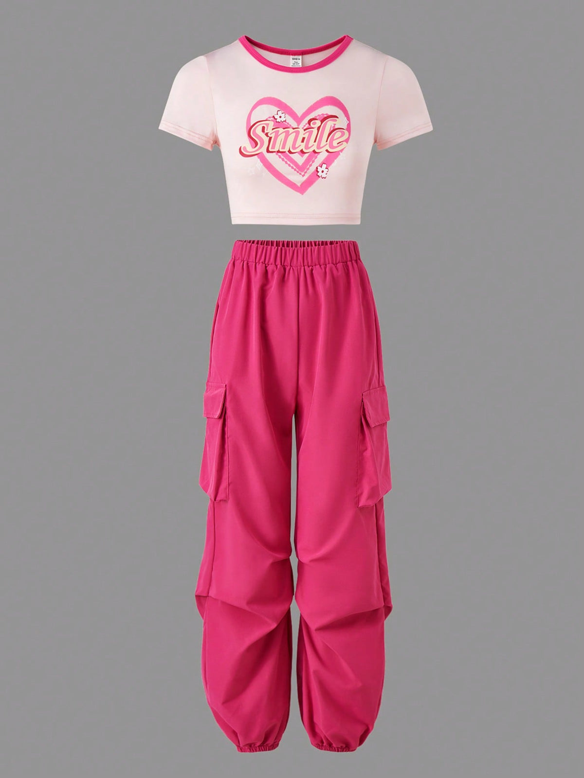 Camiseta con estampado de corazón & Pantalones cargo con bolsillo con solapa