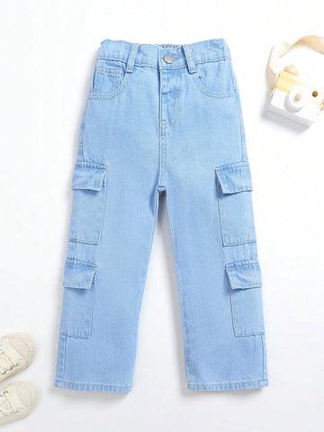 Jeans cargo con bolsillo lateral con solapa