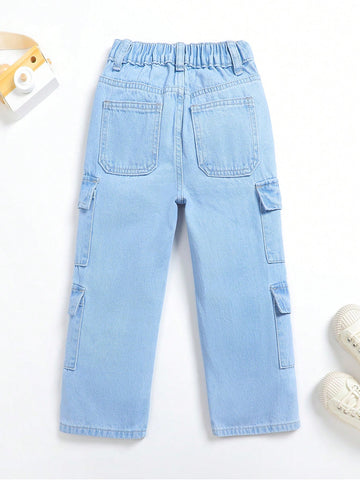 Jeans cargo con bolsillo lateral con solapa