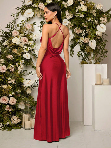 Vestido de dama de honor de espalda abierta con tira cruzada de muslo con abertura de satén