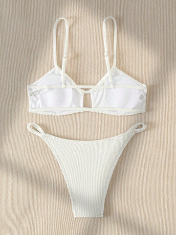 Conjunto de bikini texturizad, top tipo camiseta con recorte delantero y tanga de corte alto, 2 piezas