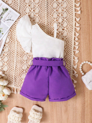 Conjunto de camiseta de un solo hombro y shorts de cintura fruncida para bebé niña