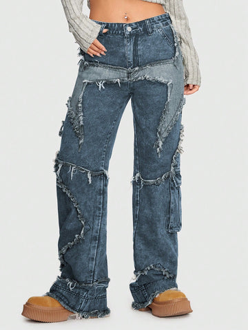 Jeans cargo ribete crudo con bolsillo lateral con solapa