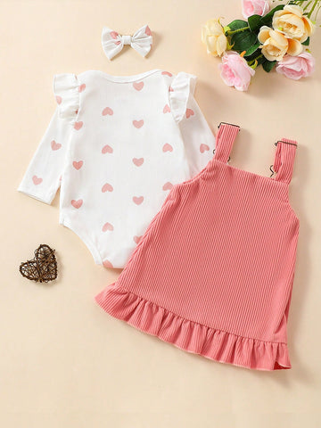 Conjunto de Mono de manga larga con lindo estampado de corazón y vestido de tirantes con dobladillo de volantes