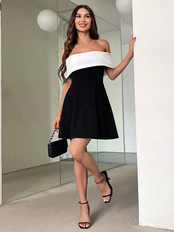 Vestido corto para mujeres sexy y elegante con diseño de bloques de color negro y blanco y diseño de hombros descubiertos