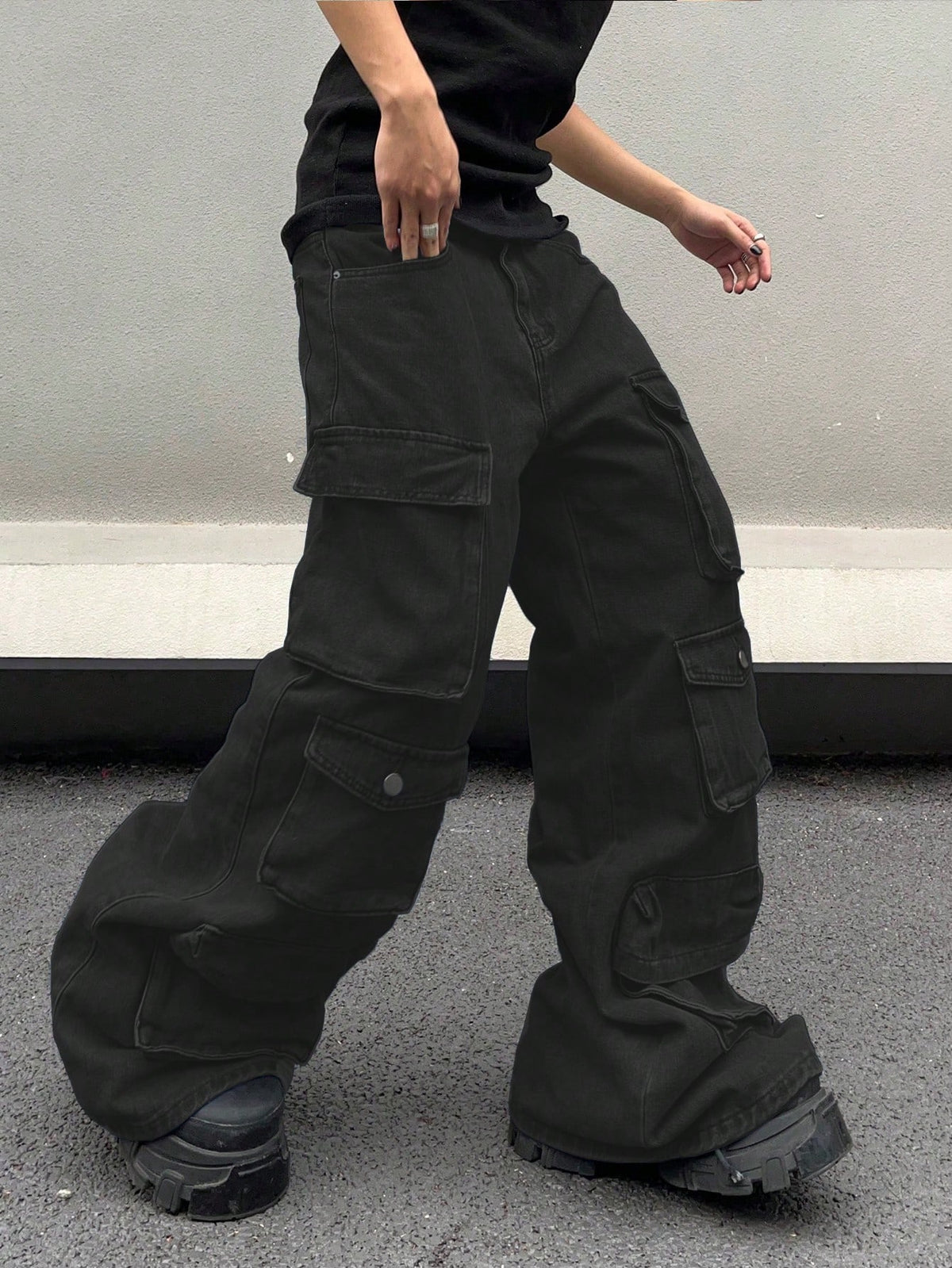 Jeans de mezclilla con múltiples bolsillos con estilo