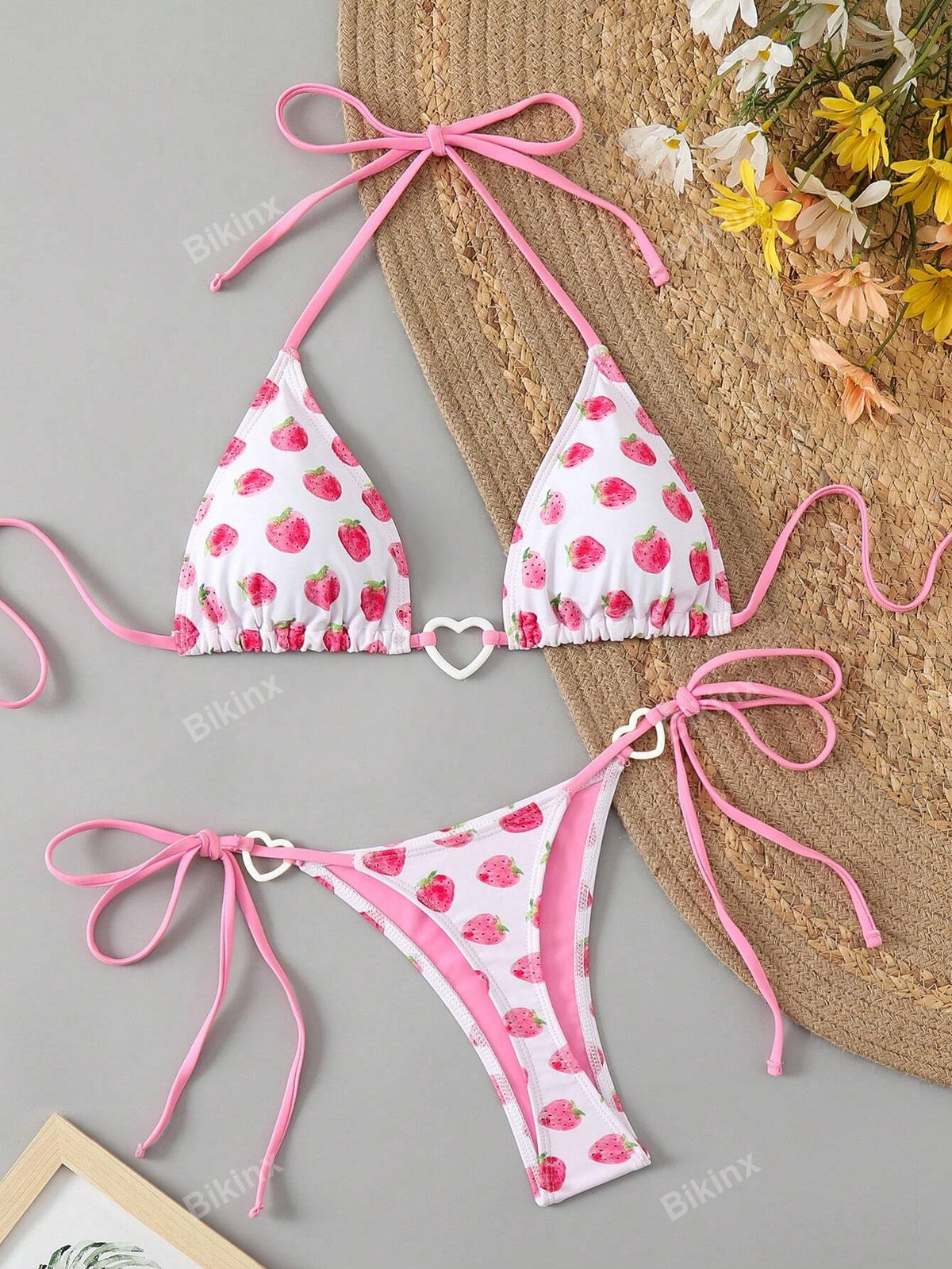 Conjunto de bikini con taza triangular, abrigo de cuello de halter y lazada, estampado de fresa