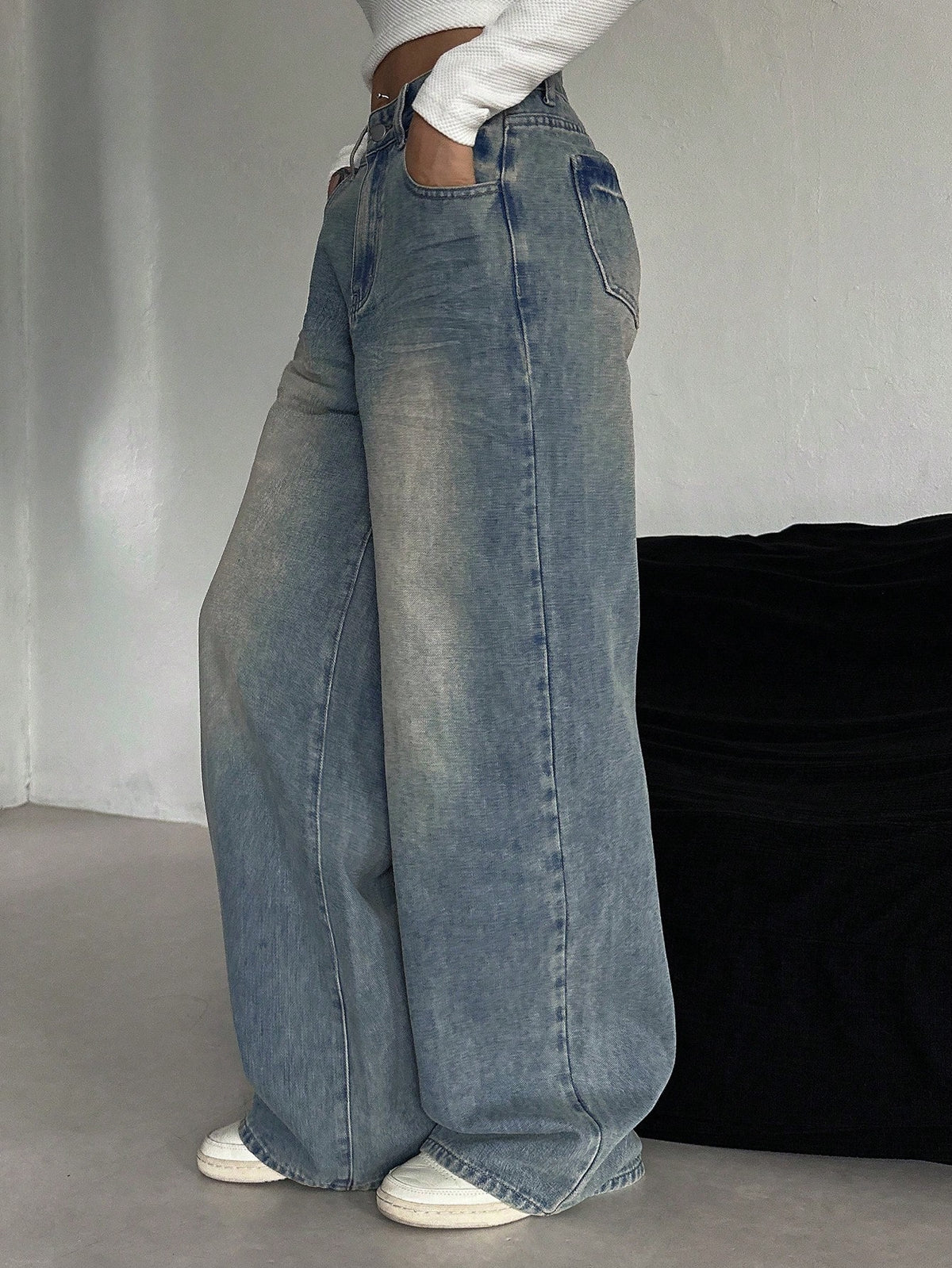 Pantalones vaqueros de mujer con bolsillos y efecto desteñido degradado