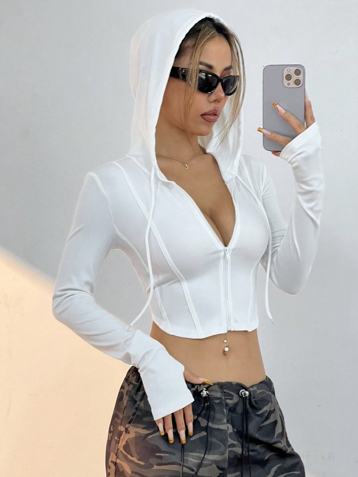 Chaqueta con capucha con cremallera completa de unicolor