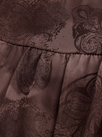 Camiseta de tirantes con cuello halter y bajo asimétrico con estampado de paisley para mujer