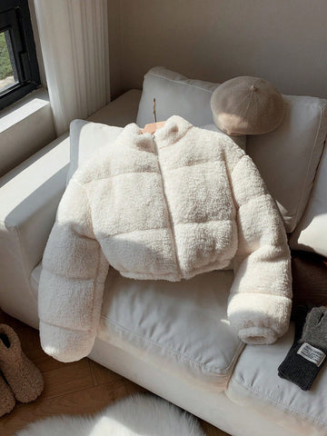 Chaqueta corta acolchada de invierno para mujer con cuello de pie y forro de sherpa polar