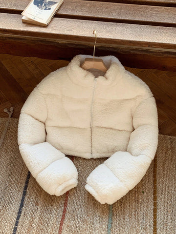 Chaqueta corta acolchada de invierno para mujer con cuello de pie y forro de sherpa polar