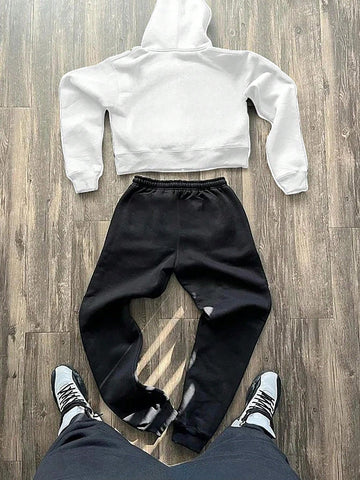 Conjunto casual de 2 piezas de sudadera con capucha blanca con estampado gráfico de caballo y pantalón slim jogger