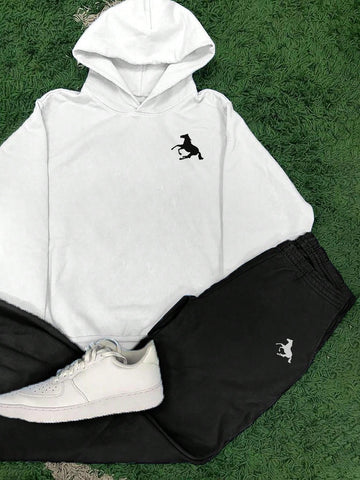 Conjunto casual de 2 piezas de sudadera con capucha blanca con estampado gráfico de caballo y pantalón slim jogger