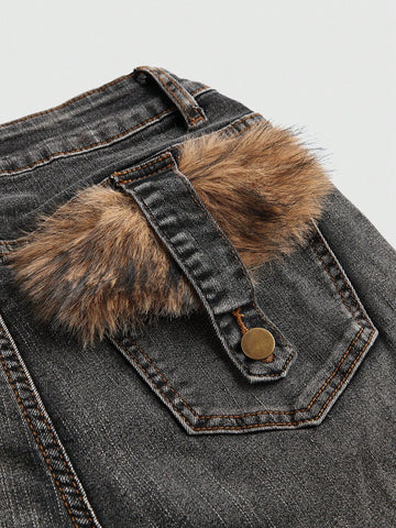 Jeans acampanados con efecto desgastado de denim negro lavado con remiendo de peluche en estilo vintage Harajuku