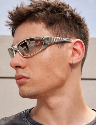 Gafas de moda unisex con montura plateada de estilo retro futurista