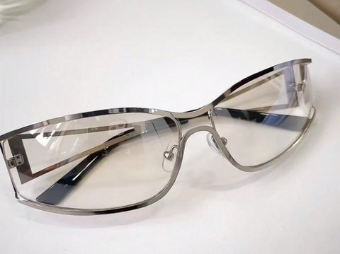 Gafas de moda con estilo futurista de ciencia ficción