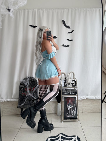 Disfraz Alicia en el país de las maravillas (vestido, medias, delantal)