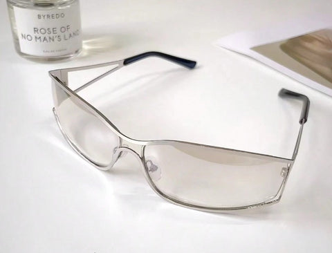 Gafas de moda con estilo futurista de ciencia ficción