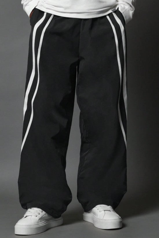 Pantalón holgado y ancho a rayas
