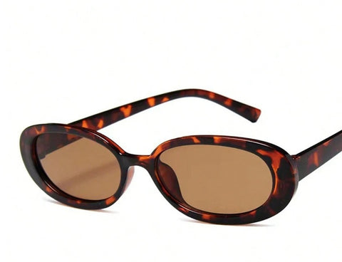 Gafas pequeña y estrecha con diseño oval del estilo de los años 2000