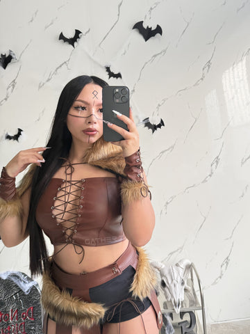 Disfraz vikinga exclusivo GZ (Chal, polainas,muñequeras, corset, falda, short, cinturón).