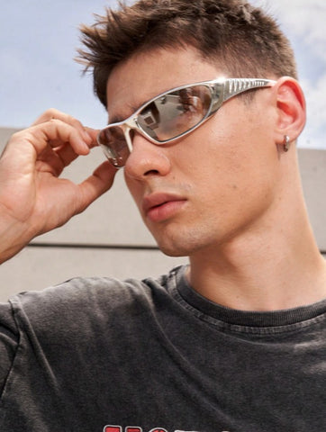 Gafas de moda unisex con montura plateada de estilo retro futurista