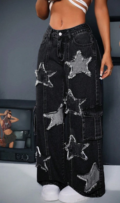 Pantalones sueltos, con piernas anchas, parches de estrella y bolsillos