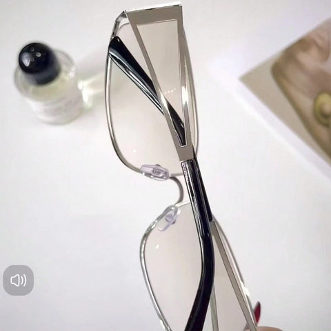 Gafas de moda con estilo futurista de ciencia ficción