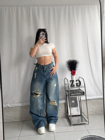 Jean ajuste con rotos oscuro