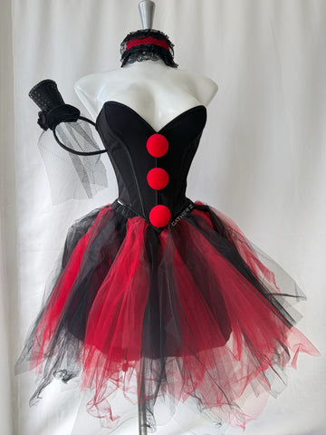 Disfraz payasa ref 02 (medias, sombrero, cuello, tutú , corset con pompones)