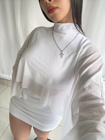 Set capa con falda en malla (incluye top, capa y falda)