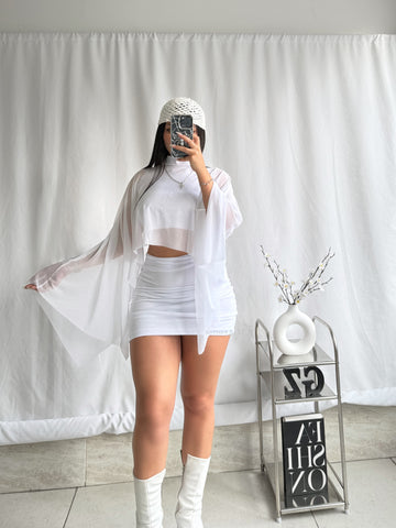 Set capa con falda en malla (incluye top, capa y falda)