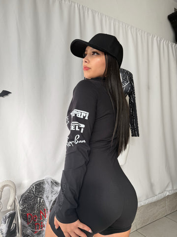 Fórmula 1 enterizo con gorra