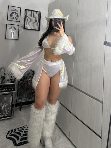 Disfraz vaquera diseño exclusivo GZ (top,panty,mangas,falda) con polainas cuesta $160.000