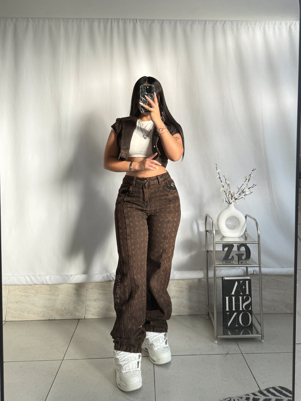 Set Sofi wide leg café incluye camisa y jeans