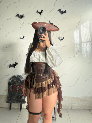 Disfraz pirata ref 02 (top, cinturilla, falda, short , liguero, anillos cabello)