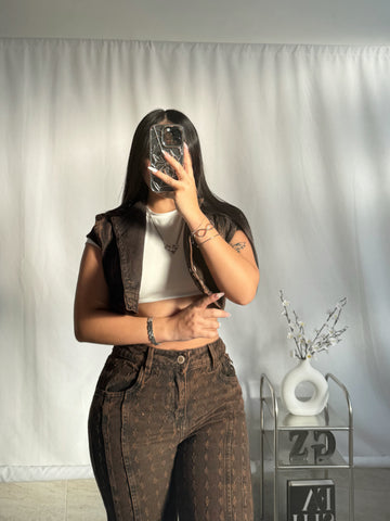 Set Sofi wide leg café incluye camisa y jeans