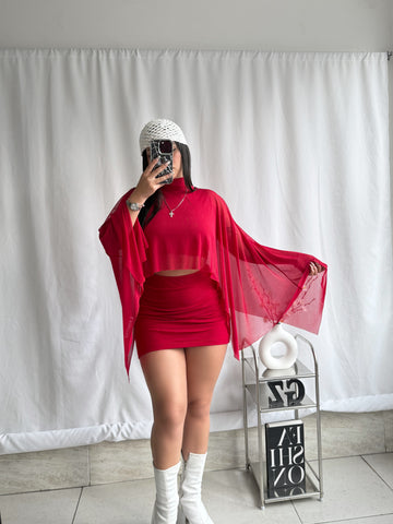 Set capa con falda en malla (incluye top, capa y falda)