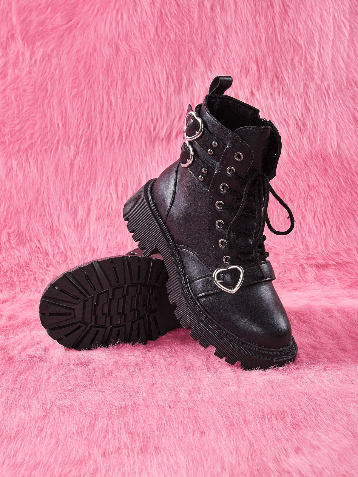 Botas con diseño con hebilla de corazón