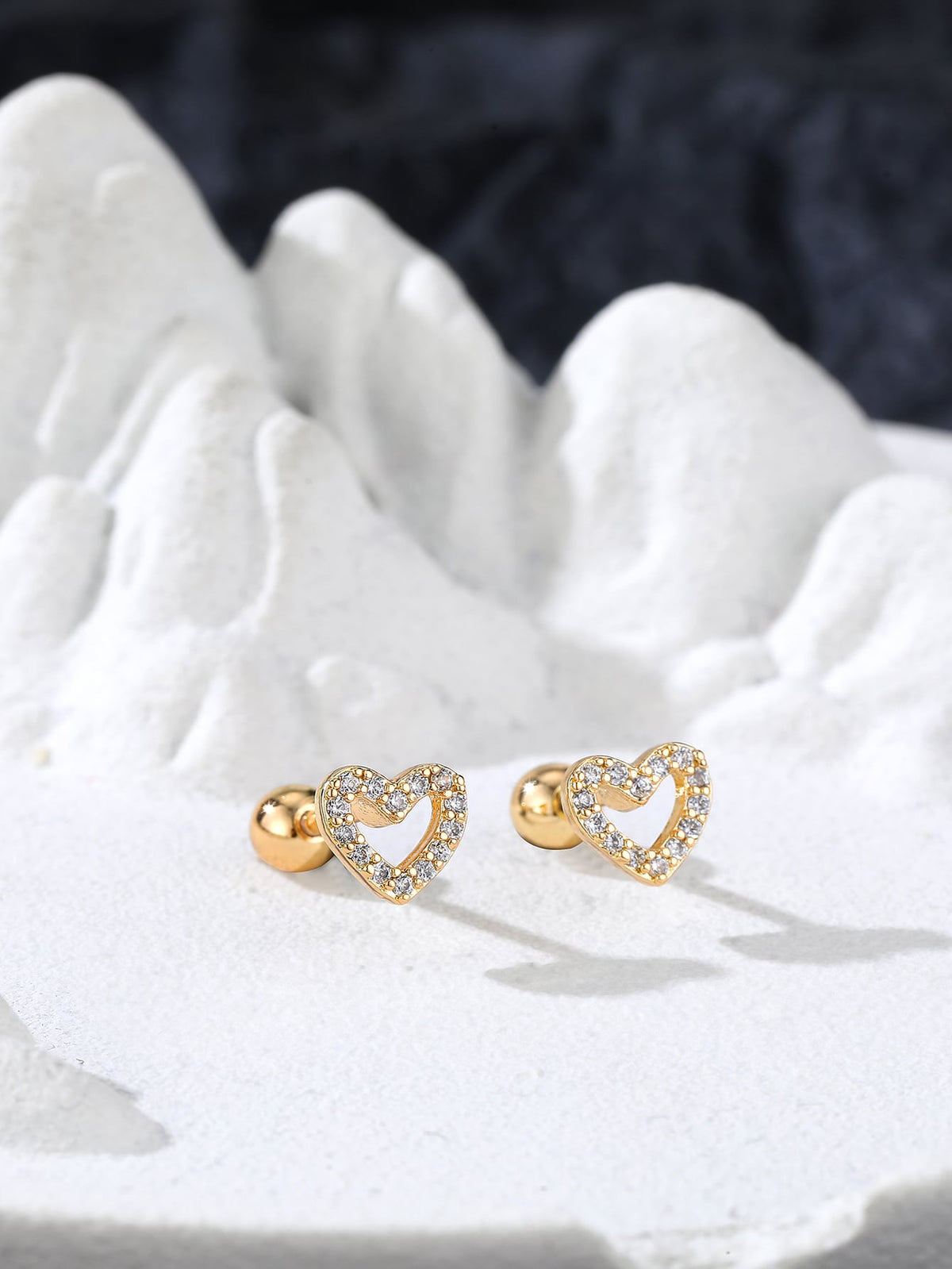 Pendientes de tachuela con diseño de corazón