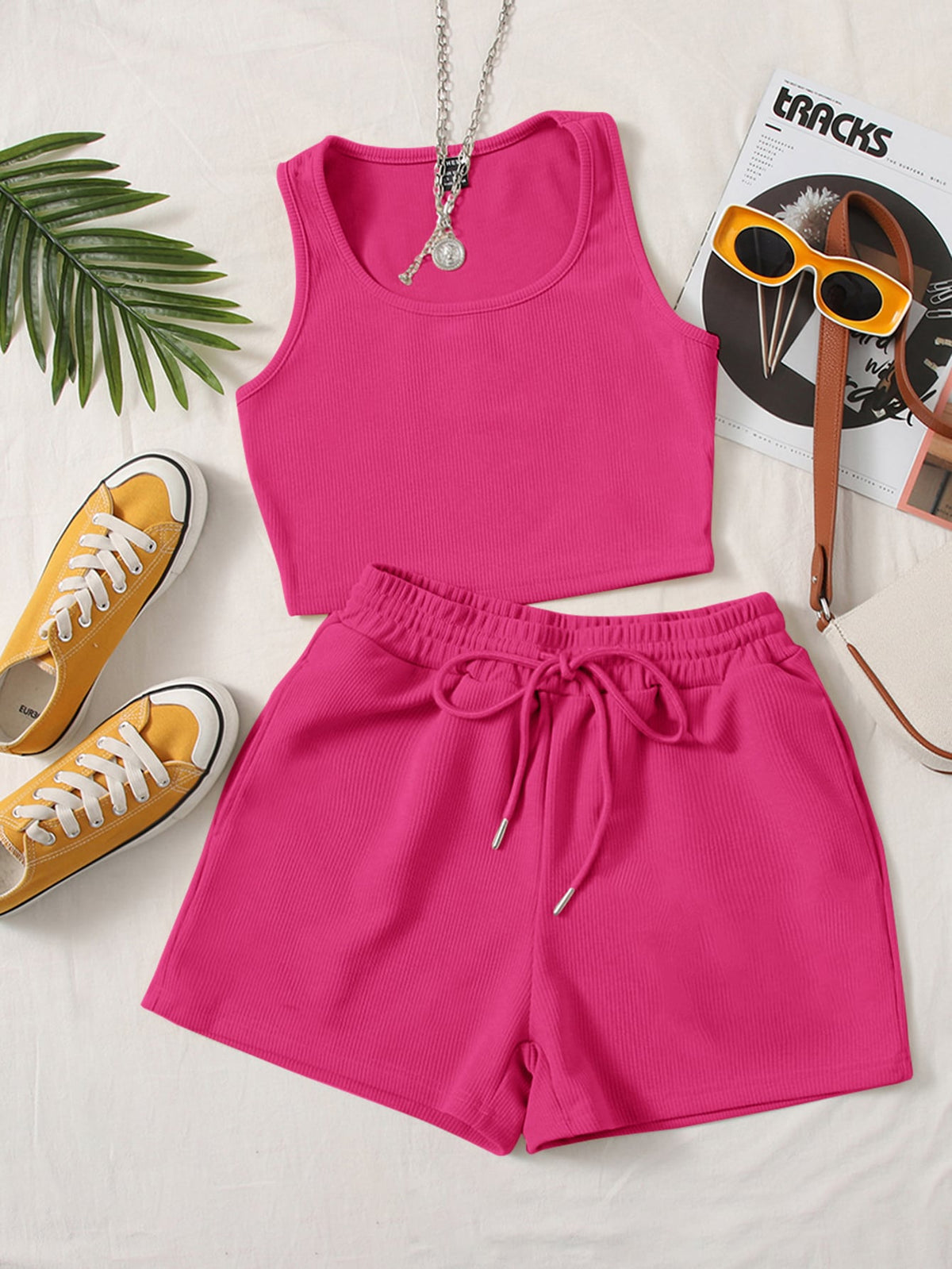 EZwear Top tank de cuello scoop con Shorts deportivos